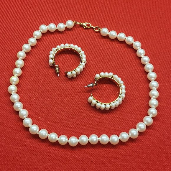 Pearl Necklace & Screw Back Earrings Set Faux Pearls Gold Tone - Picture 6 of 8